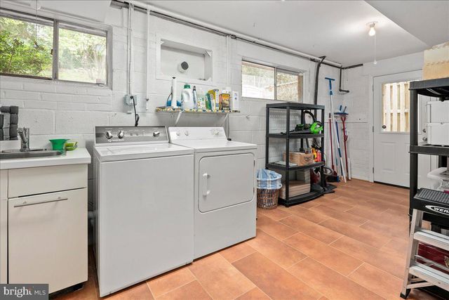 802 CABIN JOHN PKWY, Rockville, MD 20852