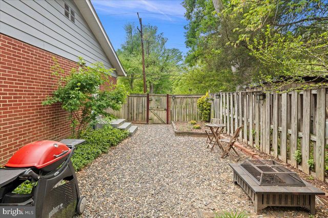802 CABIN JOHN PKWY, Rockville, MD 20852