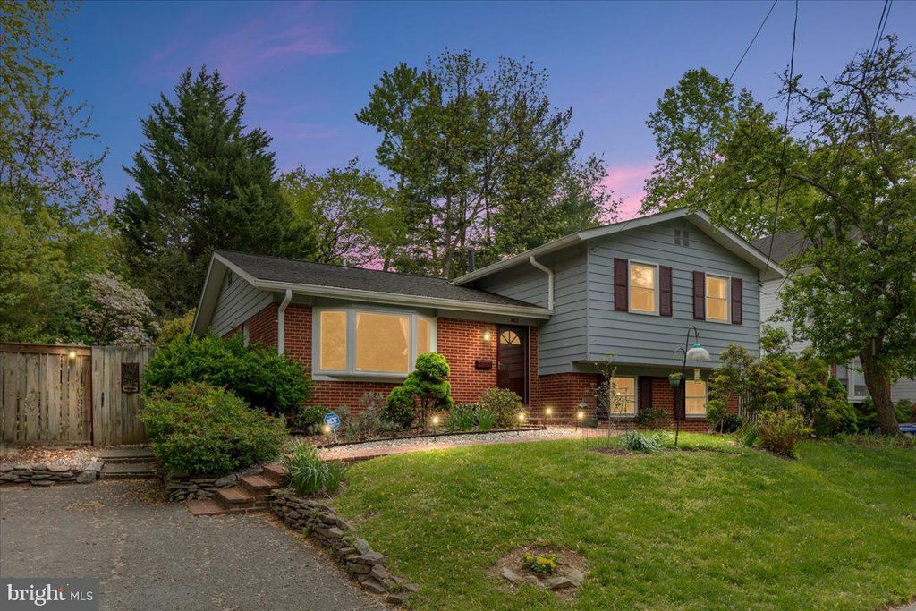 802 CABIN JOHN PKWY, Rockville, MD 20852