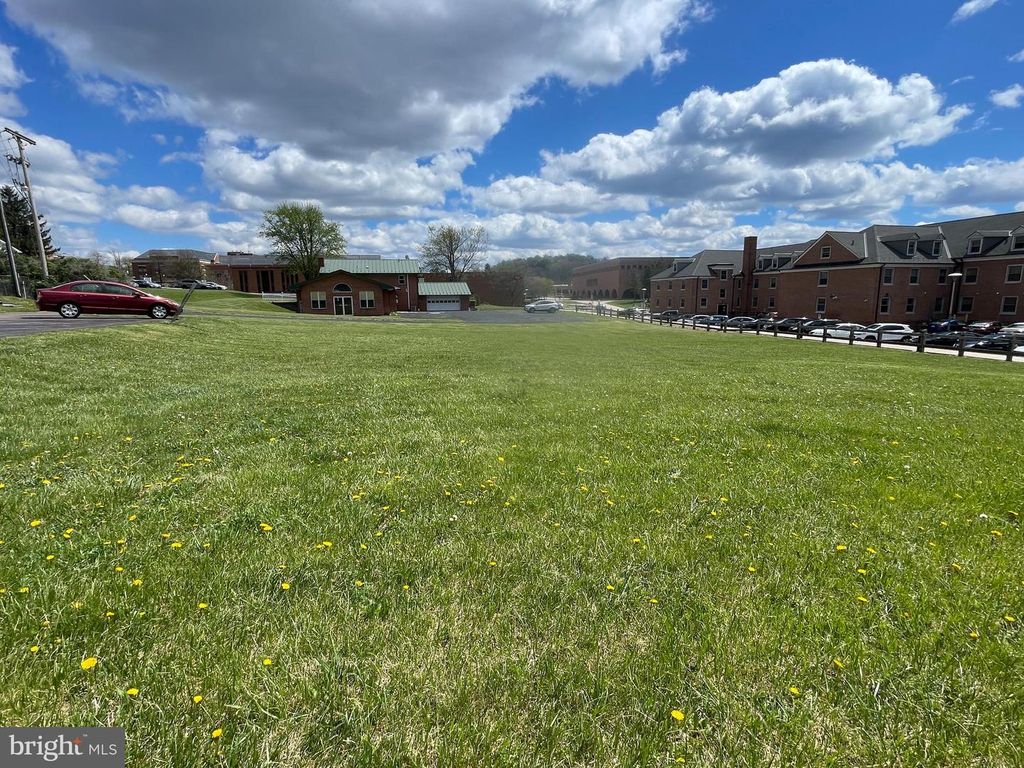 Image 4 of property listing at 120 S BROADWAY, Frostburg, MD 21532