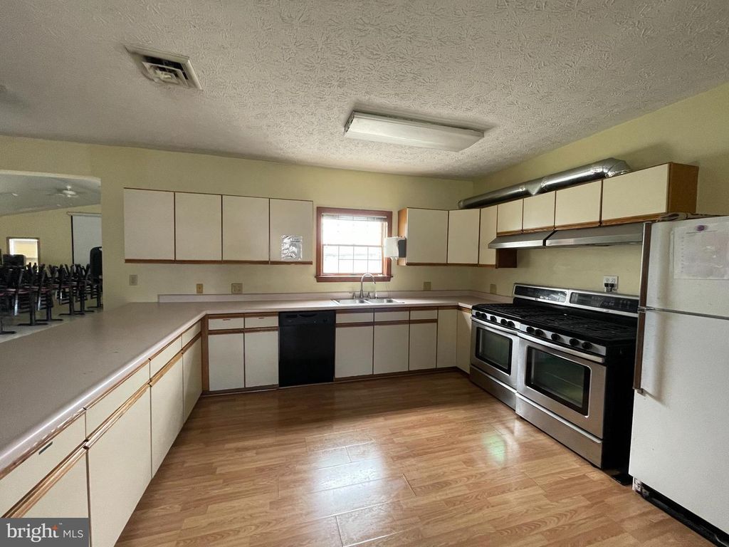 Image 8 of property listing at 120 S BROADWAY, Frostburg, MD 21532