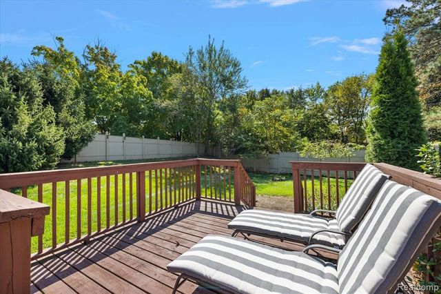 3036 Newport Court, Troy, MI 48084