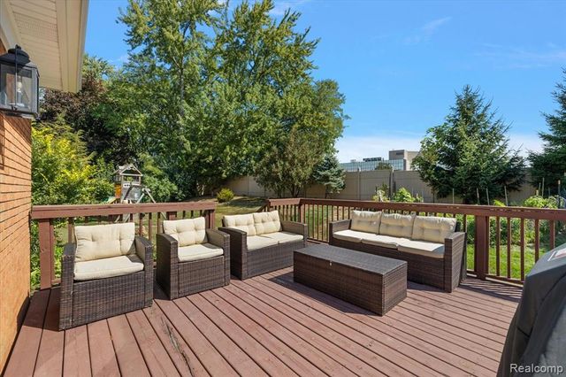 3036 Newport Court, Troy, MI 48084