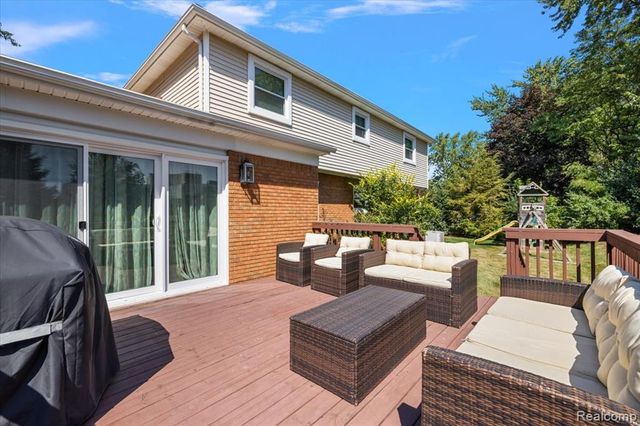 3036 Newport Court, Troy, MI 48084