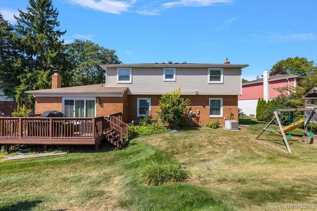 3036 Newport Court, Troy, MI 48084