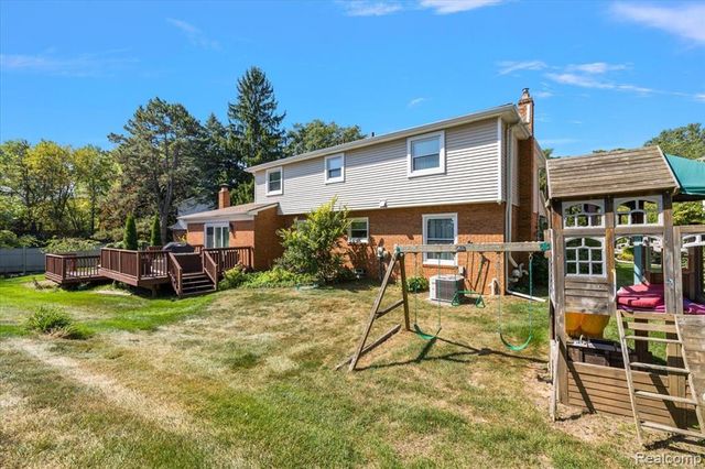 3036 Newport Court, Troy, MI 48084