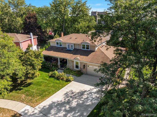 3036 Newport Court, Troy, MI 48084