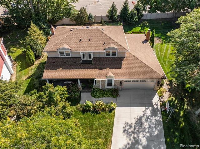 3036 Newport Court, Troy, MI 48084