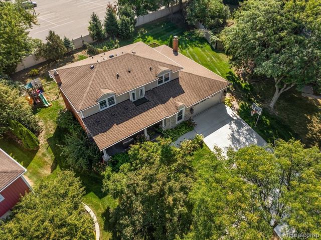 3036 Newport Court, Troy, MI 48084