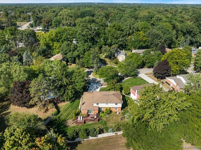 3036 Newport Court, Troy, MI 48084