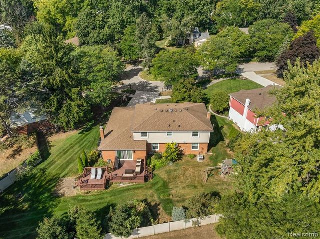 3036 Newport Court, Troy, MI 48084