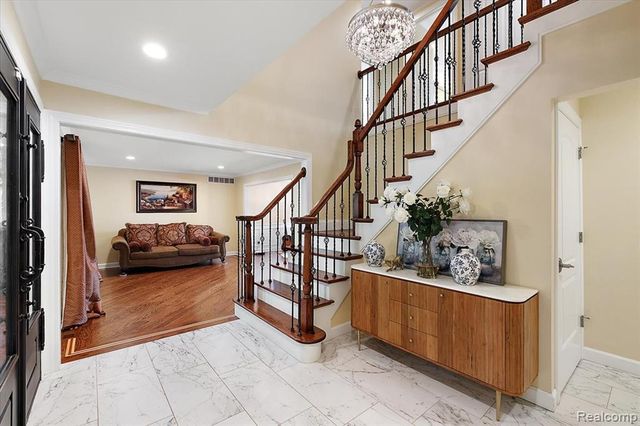 3036 Newport Court, Troy, MI 48084