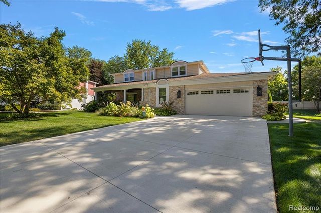 3036 Newport Court, Troy, MI 48084