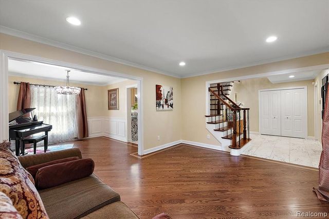 3036 Newport Court, Troy, MI 48084