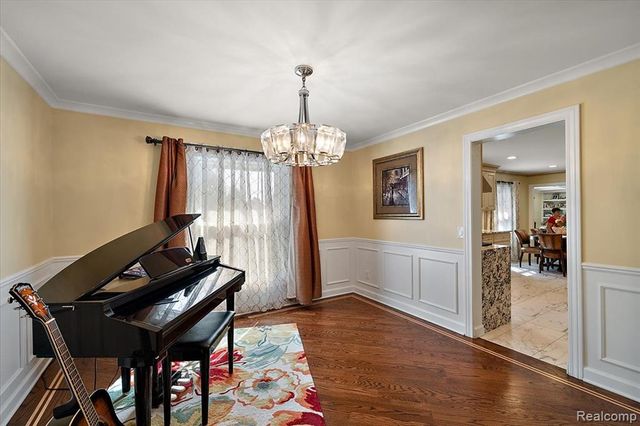 3036 Newport Court, Troy, MI 48084