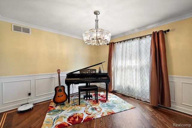 3036 Newport Court, Troy, MI 48084