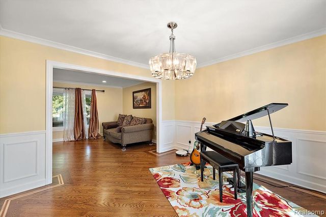 3036 Newport Court, Troy, MI 48084