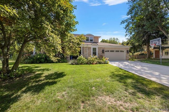 3036 Newport Court, Troy, MI 48084