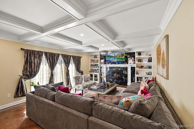 3036 Newport Court, Troy, MI 48084