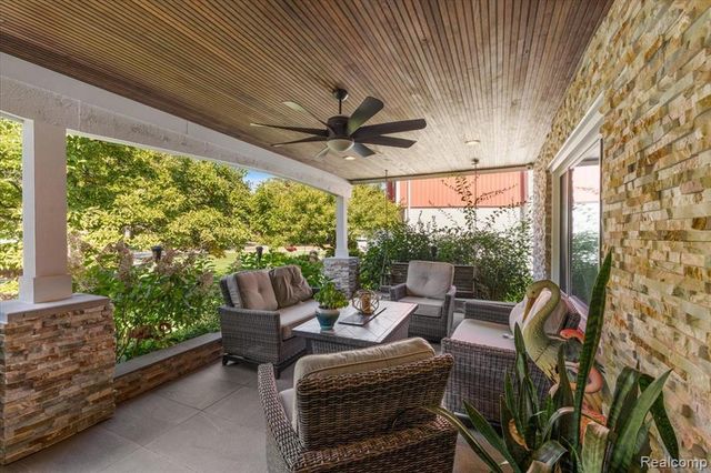 3036 Newport Court, Troy, MI 48084