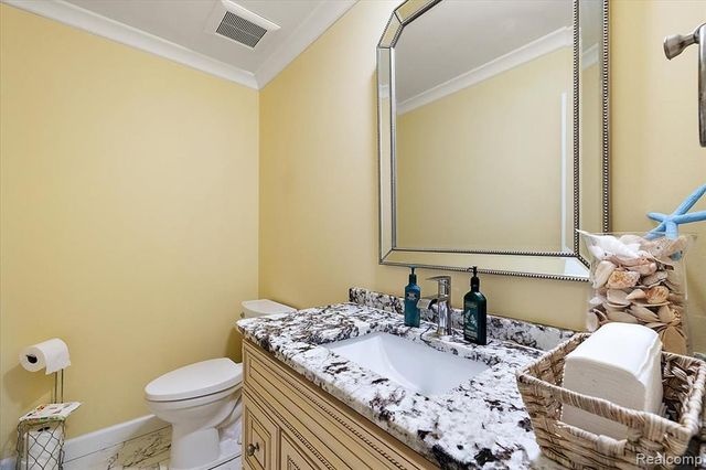 3036 Newport Court, Troy, MI 48084