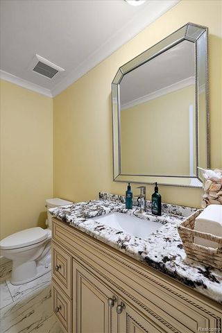 3036 Newport Court, Troy, MI 48084