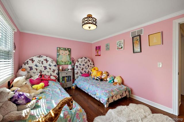 3036 Newport Court, Troy, MI 48084