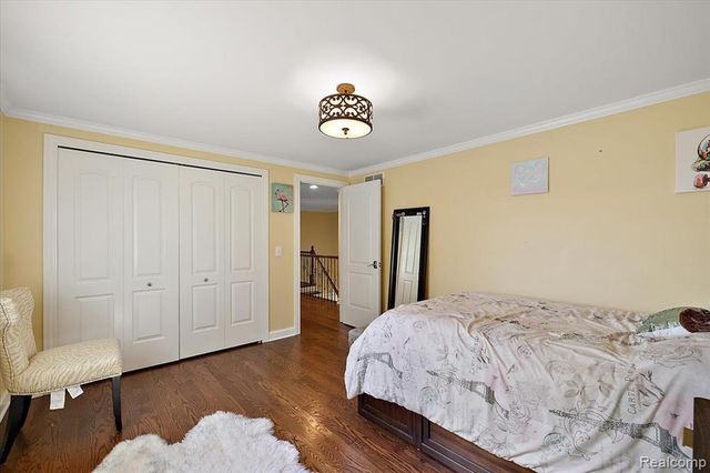 3036 Newport Court, Troy, MI 48084