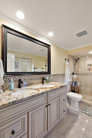 3036 Newport Court, Troy, MI 48084