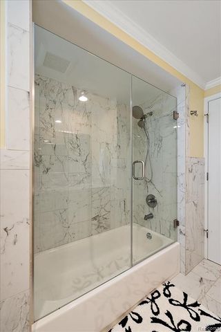 3036 Newport Court, Troy, MI 48084