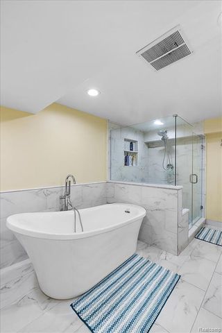 3036 Newport Court, Troy, MI 48084