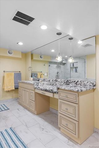 3036 Newport Court, Troy, MI 48084