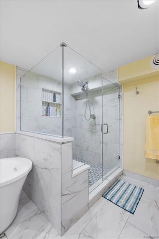 3036 Newport Court, Troy, MI 48084