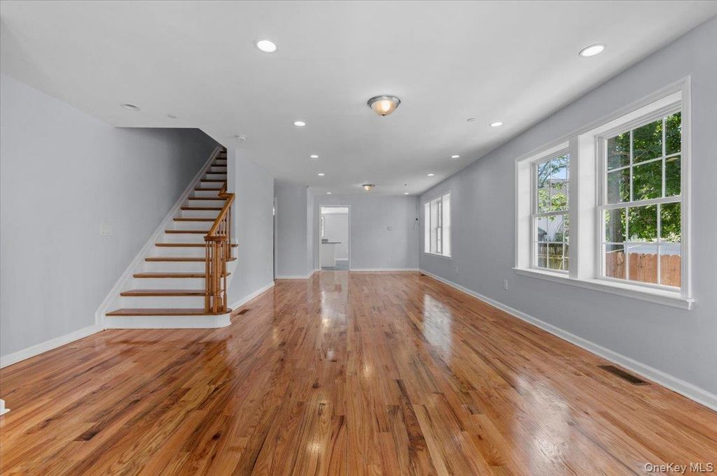 911 Hicksville Road, Far Rockaway, NY 11691 — photo 3