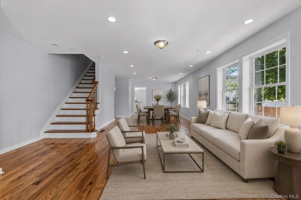 911 Hicksville Road, Far Rockaway, NY 11691 — photo 4