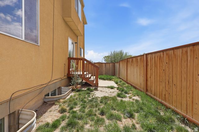 449 E APPLE BLOSSOM DR, Pleasant Grove, UT 84062