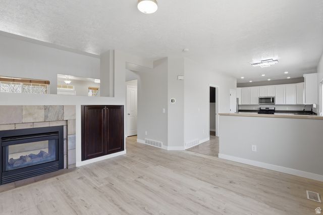 449 E APPLE BLOSSOM DR, Pleasant Grove, UT 84062