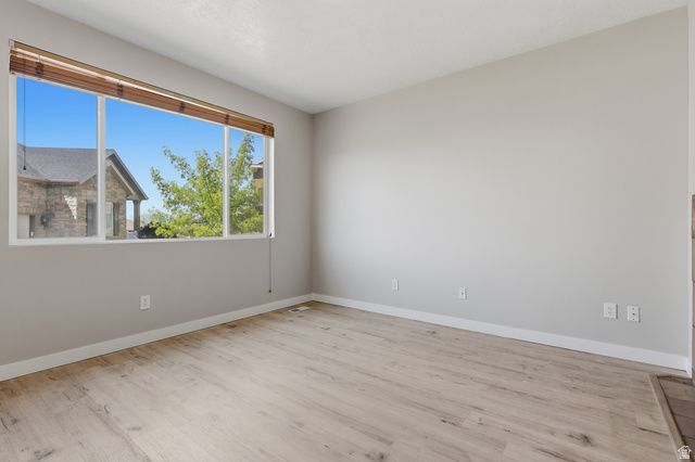 449 E APPLE BLOSSOM DR, Pleasant Grove, UT 84062