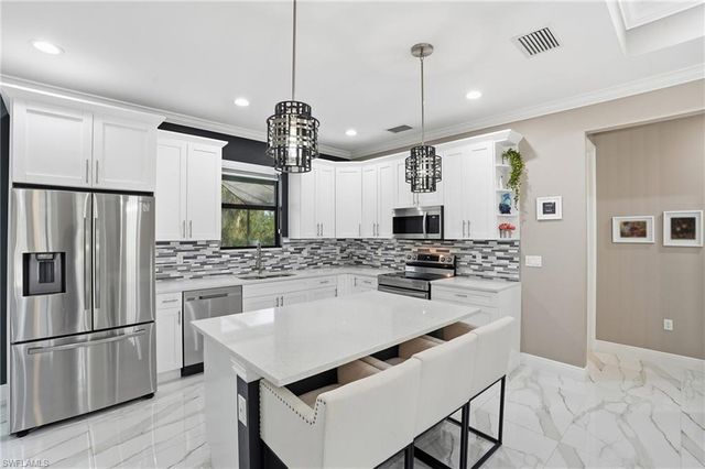 2843 18th AVE NE, Naples, FL 34120