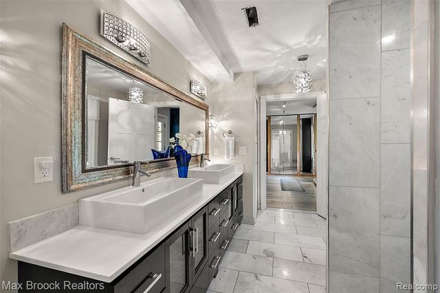 3774 Quarton Road, Bloomfield Hills, MI 48302