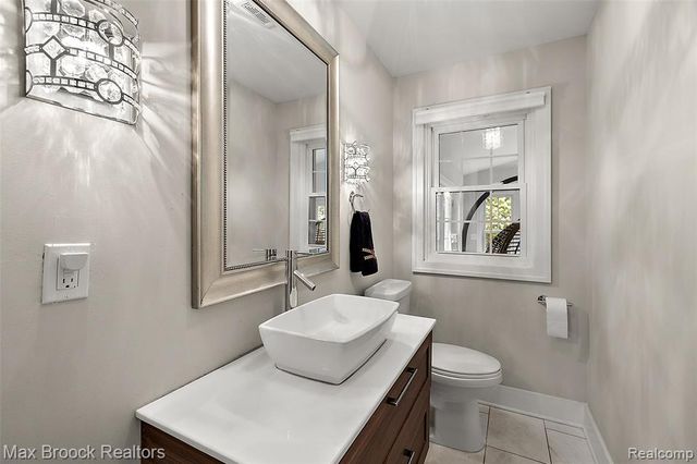 3774 Quarton Road, Bloomfield Hills, MI 48302