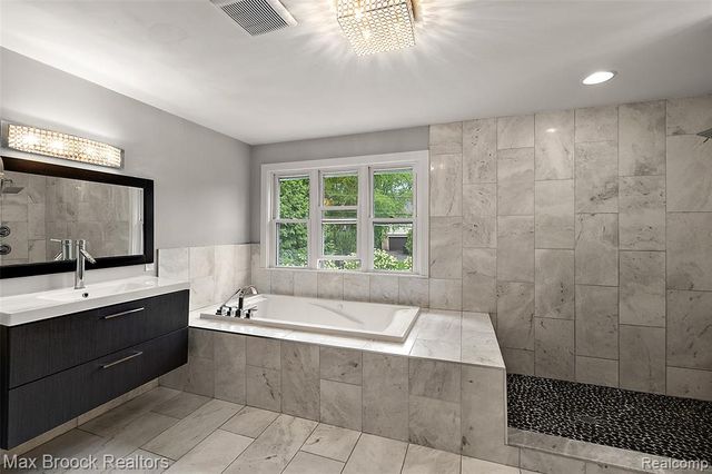 3774 Quarton Road, Bloomfield Hills, MI 48302