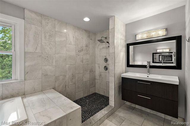 3774 Quarton Road, Bloomfield Hills, MI 48302