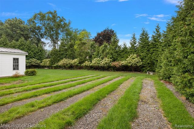 3774 Quarton Road, Bloomfield Hills, MI 48302