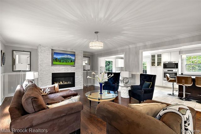 3774 Quarton Road, Bloomfield Hills, MI 48302