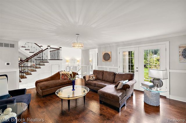 3774 Quarton Road, Bloomfield Hills, MI 48302