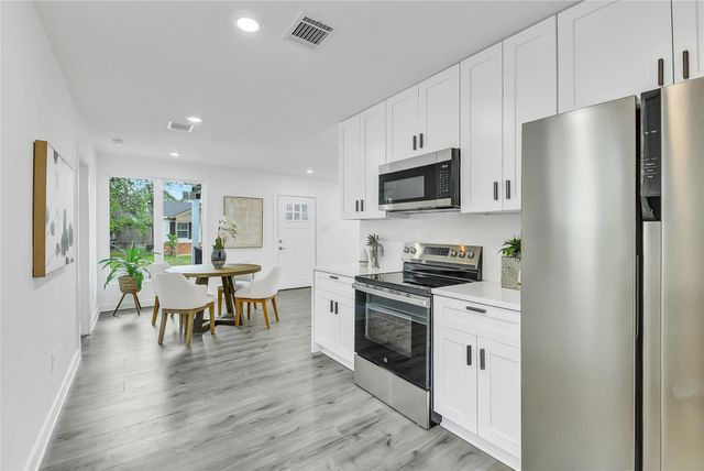 110 Harris Court, Houston, TX 77009