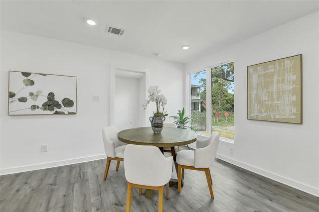 110 Harris Court, Houston, TX 77009