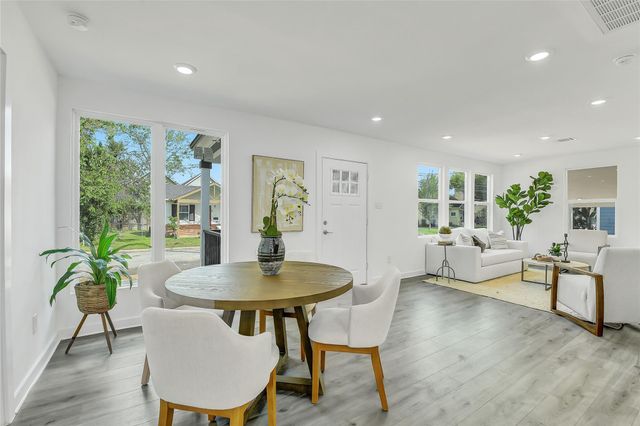 110 Harris Court, Houston, TX 77009