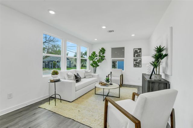 110 Harris Court, Houston, TX 77009